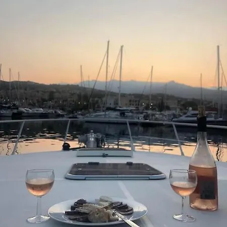 Πλωτό κατάλυμα Sejour Insolite A Bord D'un Yacht A Vecchio *